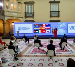 Vista general del Patio de los Austrias durante la intervención de Su Majestad el Rey